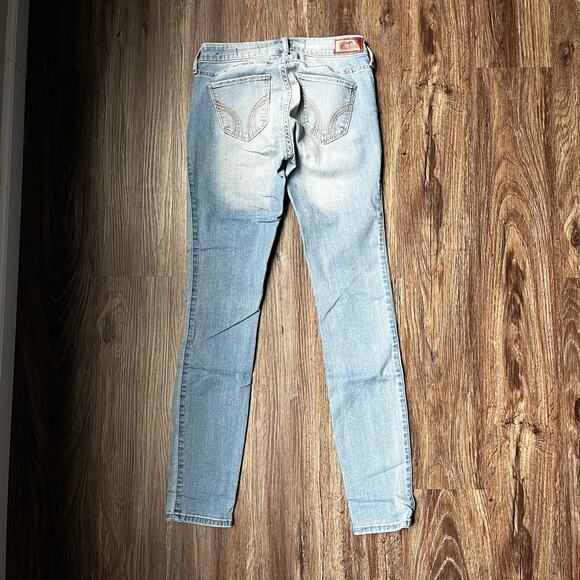 Hollister Women's 25/30 Light Wash Super Skinny Distressed Jeans - Picture 4 of 5